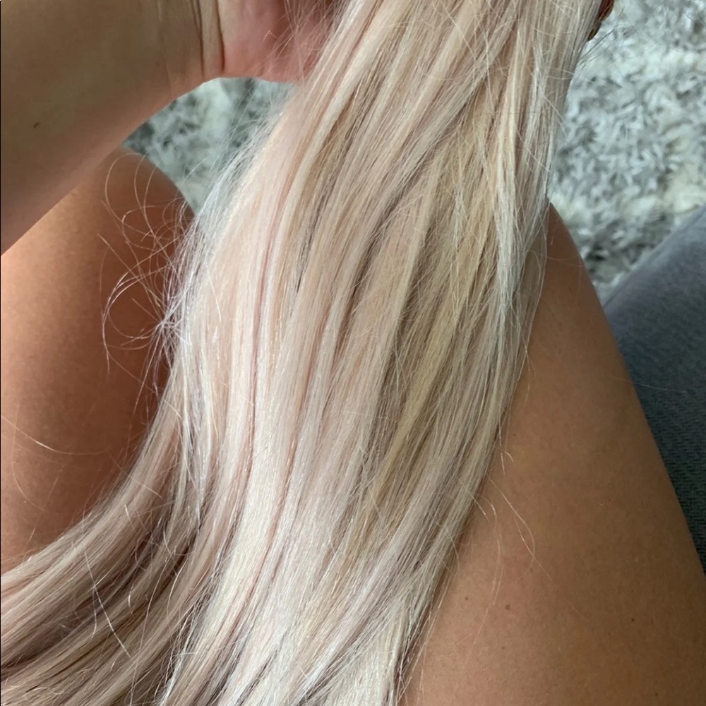 Zala hair extensions in Beachy blonde